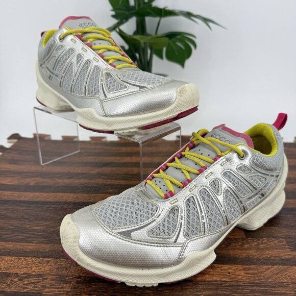 Ecco Women’s Biom Silver Leather Athletic Low Top Lace Sneaker Size 9 US - Picture 1 of 12